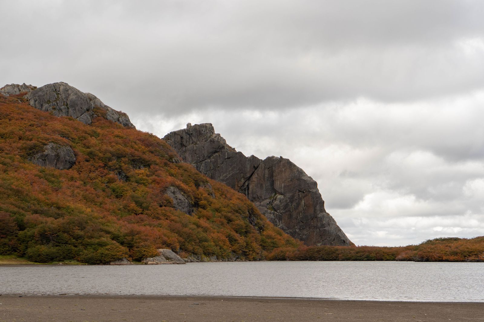Laguna Verde: el paisaje que los glaciares dejaron en las montañas de La Araucanía