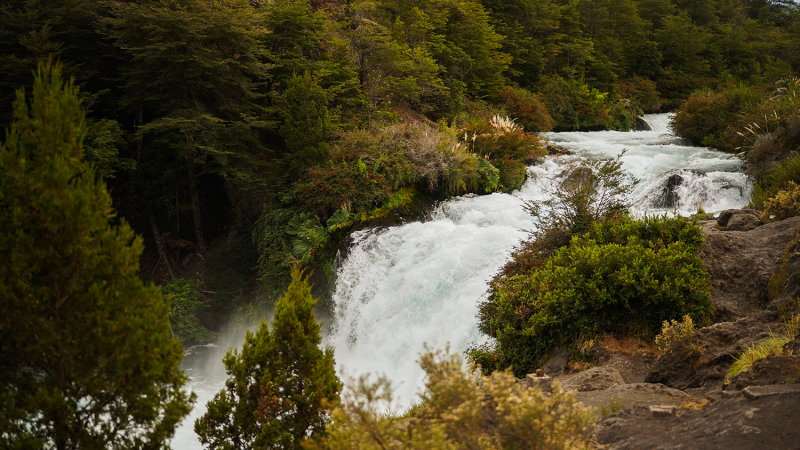 El río que se abrió paso entre antiguas lavas: la historia del Salto Truful Truful