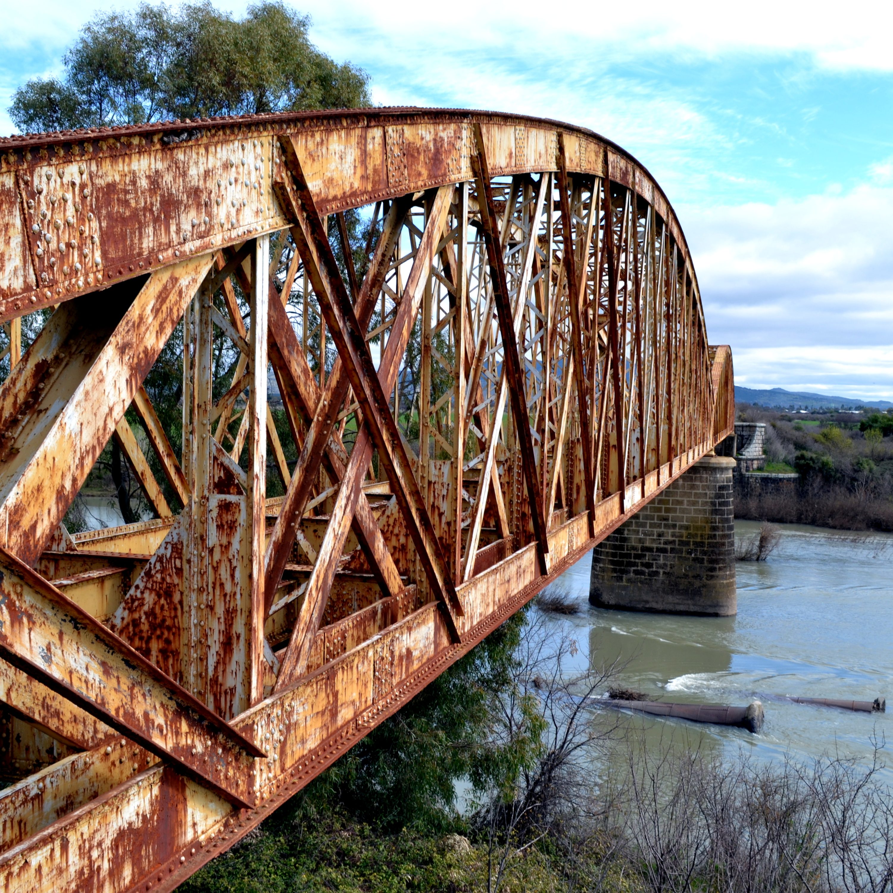 Puente Ferroviario de Nueva Imperial: un ícono histórico sobre el río Cholchol