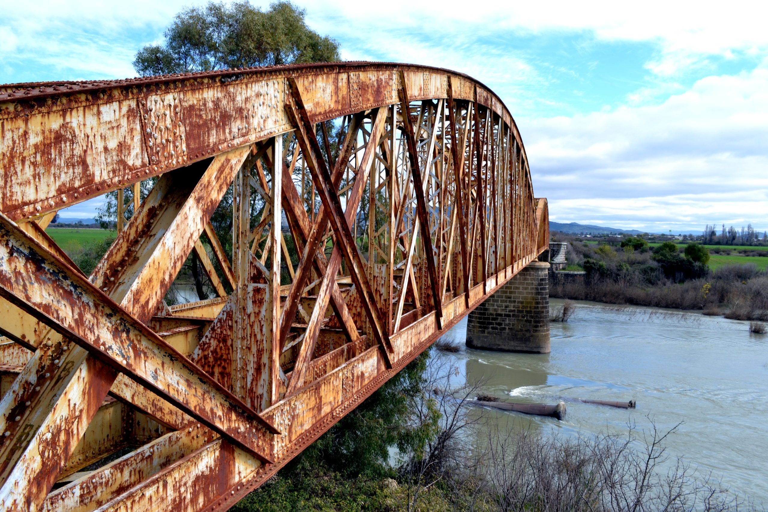 Puente Ferroviario de Nueva Imperial: un ícono histórico sobre el río Cholchol